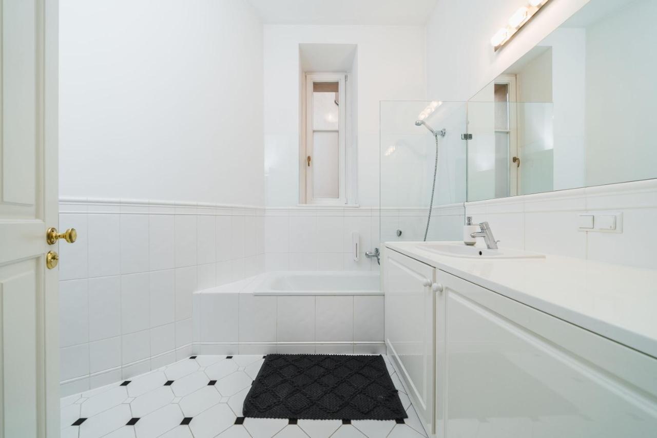 Classy Old Town Suites - By Upstairs Krakau Buitenkant foto